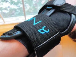 Flex Ski/Snowboard Wrist Guards